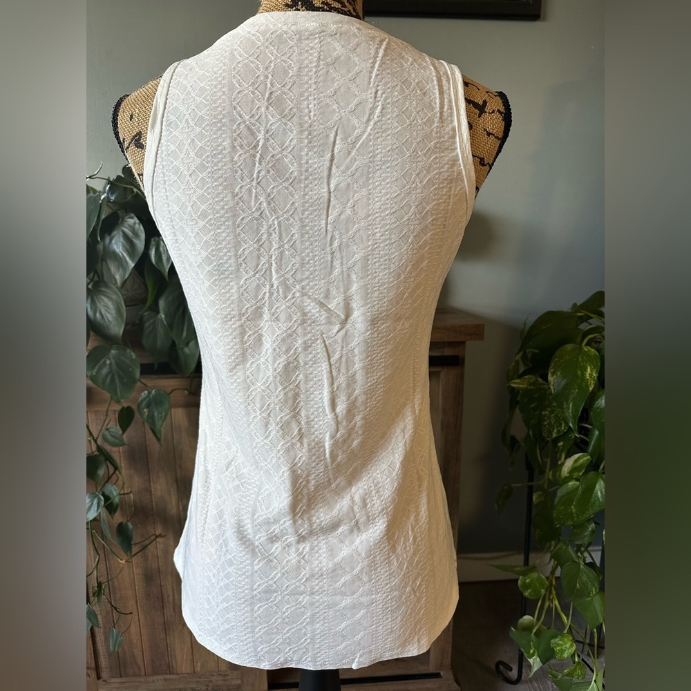 Women’s V-Neck Sleeveless Blouse, Size Small. NWT. - Picture 5 of 5